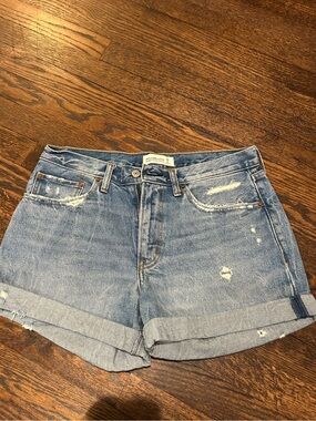 Abercrombie & Fitch: The Boyfriend Short Mid Rise. Size 29/8